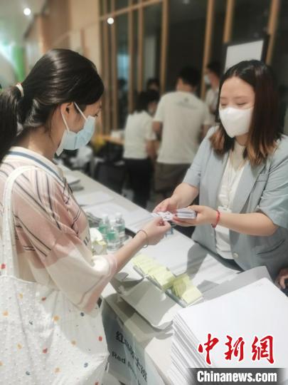 港科大(广州)迎首批学生现代化校园获学生喜欢