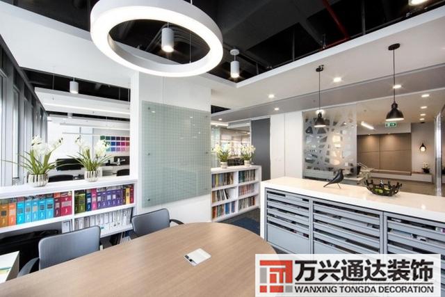 办公室装修效果图小型办公室装修效果图_万兴办公室装修公司